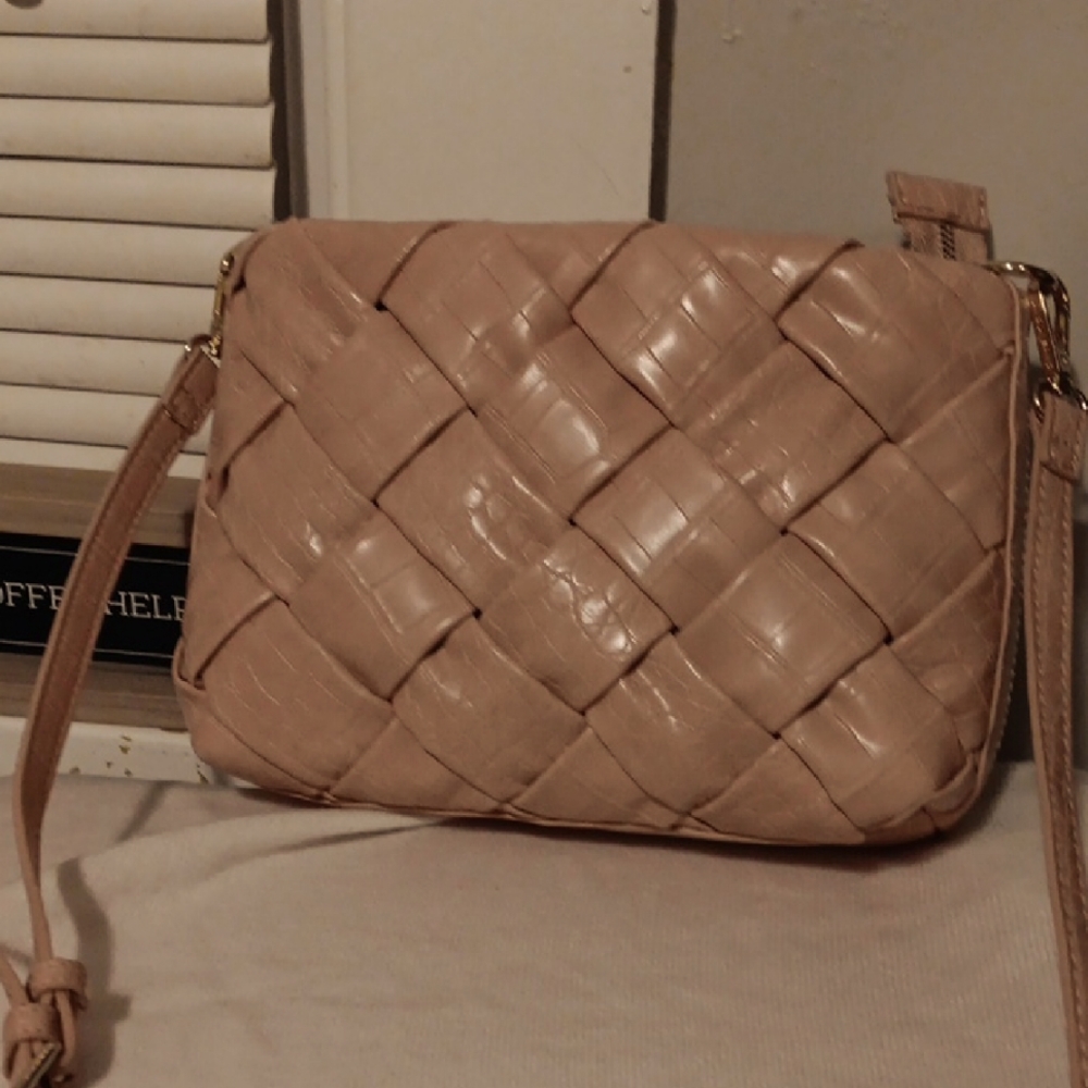 Like Dreams light pink crossbody.